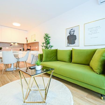 Km Flats Apartment Oradea Bagian luar foto