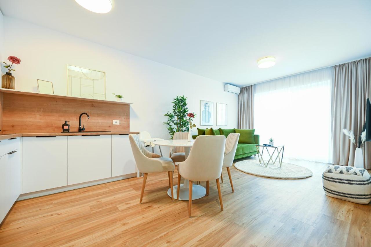 Km Flats Apartment Oradea Bagian luar foto