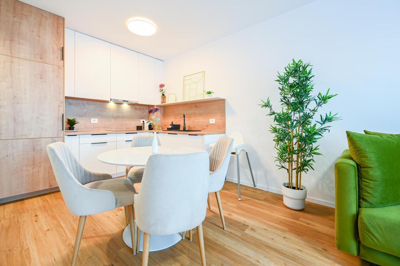 Km Flats Apartment Oradea Bagian luar foto