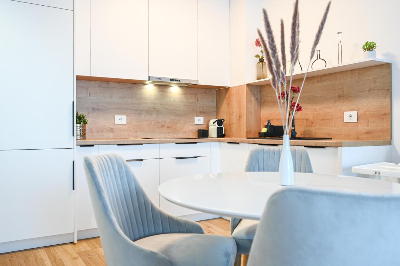 Km Flats Apartment Oradea Bagian luar foto